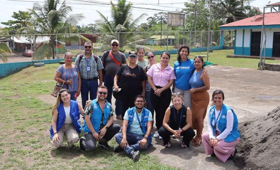 Personas beneficiarias del Programa Conjunto de Consolidación de la Paz de Naciones Unidas en Costa Rica y el equipo de trabajo de Naciones Unidas en la localidad de Los Chiles. 